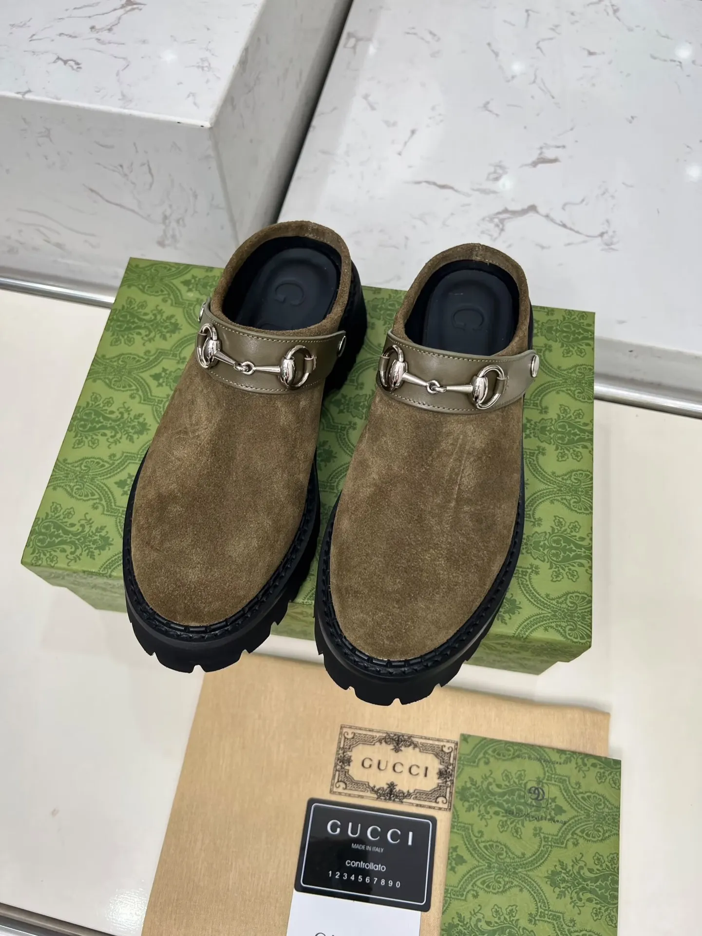 👟👟Ex-factory price 480👟👟 GUCCI British-style fashion slippers, lazy design back stumbling ➕thick sole increased height, empty back shape looming with exposed ankles, super cool when walking, age-neutral style, wide audience, Fabric: cowhide, mercerized cow suede Lining/foot pad: cowhide Outsole: foam outsole Heel height: 5cm Number of yards: 35-42 (customized numbers at both ends) Color: 4 colors available: black, brown, and military green Packing: card, bag